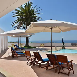 Casa Tres Palmeiras Bed and breakfast